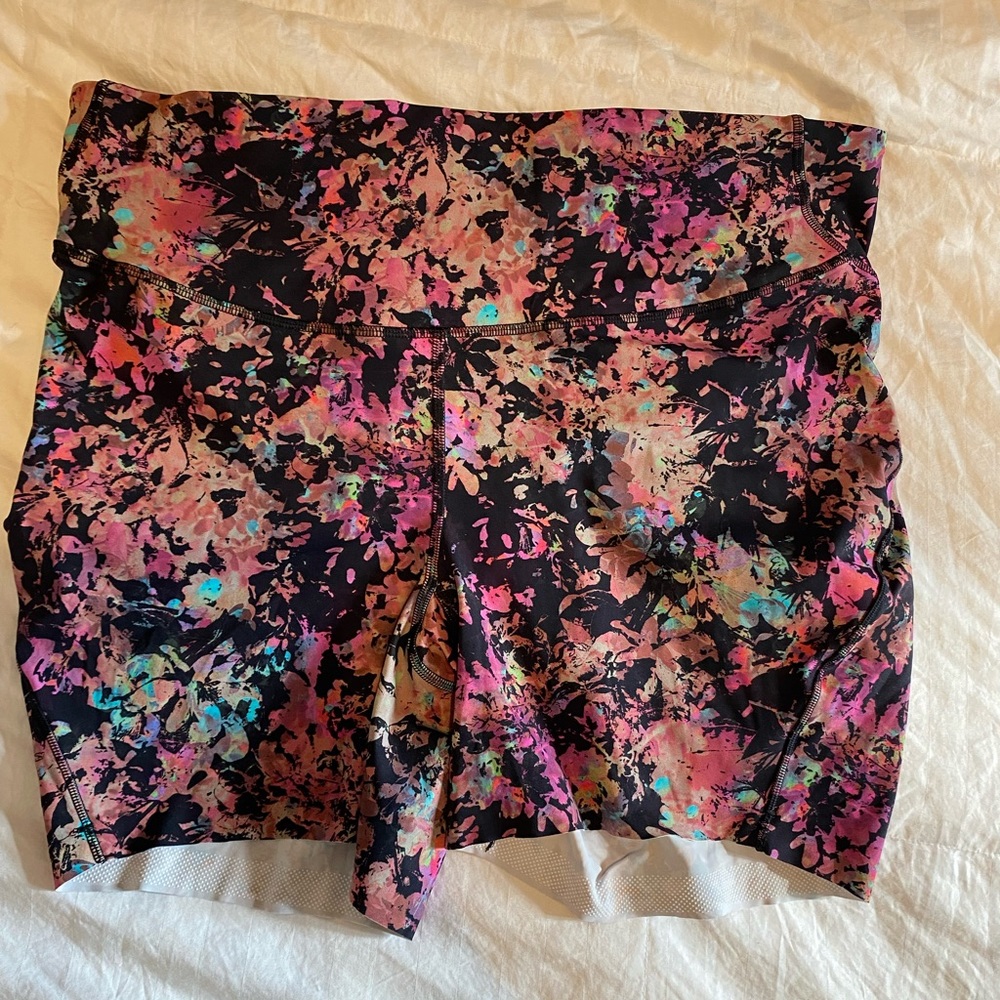 Lululemon Base Pace 6” shorts